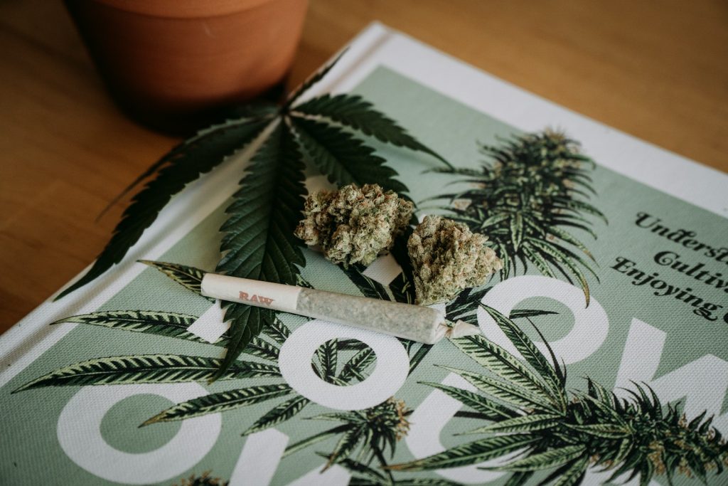 faut il fumer le cbd ? les avantages et les inconvénients