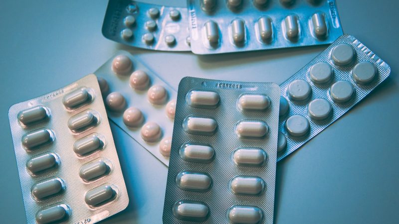 cbd interaction médicamenteuse : précautions à prendre