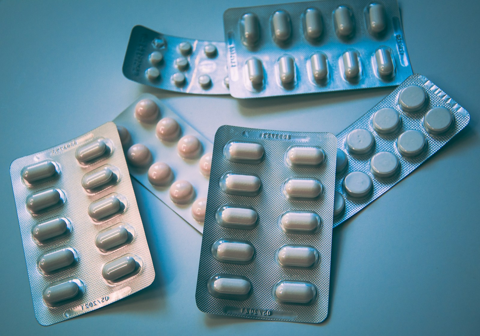 cbd interaction médicamenteuse : précautions à prendre